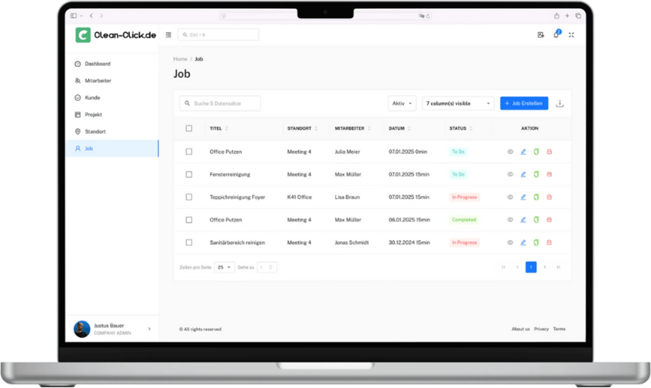 Web-Portal von clean-click.de: Liste der Aufträge mit Titel, Standort, zuständigem Mitarbeiter, Datum und Bearbeitungsstatus.